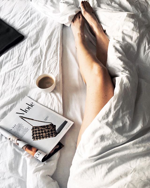 S h h h h h I‘m busy doing Sunday .. ️🗞..Post contains advertisement | #bestmornings #weekendplans #everymorningshouldbelikethis #instamorning #letsstayinbed #coffeeandmagazines #relaxandchill #postitfortheaesthetics #minimalista #bedtimestories #moodoftheday #relax #whitesheets #coffeefirst #monochrome #followgram #cozydays #today #mylegs #igersgermany #germanblogger #mannheim #legsfordays #theweekoninstagram #whitehome #interiorstyle #followmyig #blogger_de #styleinspo #lifestyleblogger